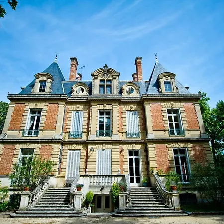 Guest house Chateau Berard 4*